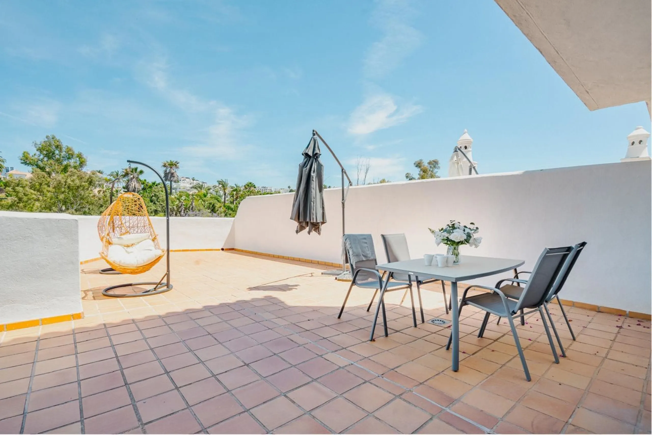 Apartment - Ground Floor Apartment в продаже в Estepona, Málaga. В доме 2 спален и 2 ванных комнат. Площадь дома 99 м²