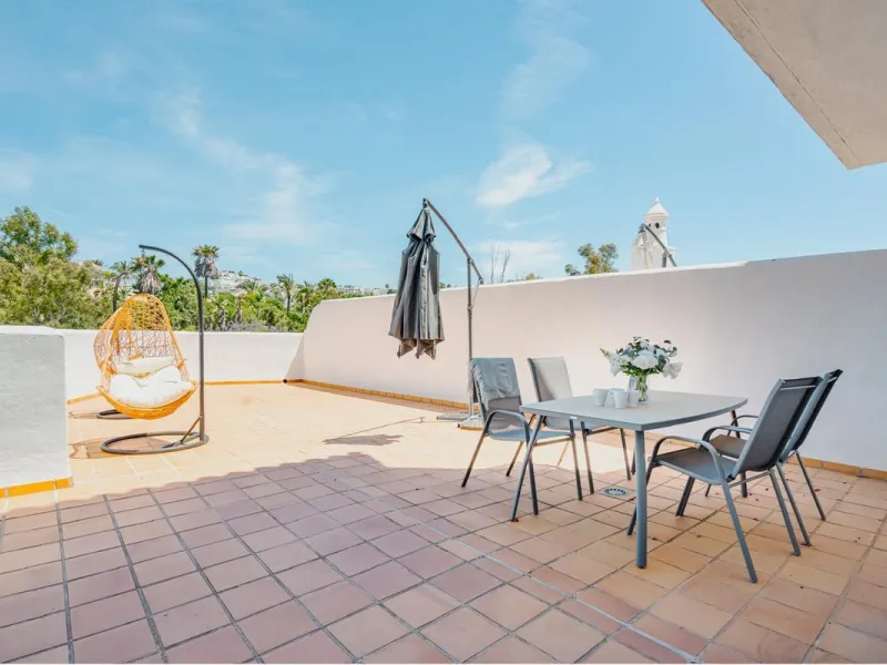 Apartment - Ground Floor Apartment в продаже в Estepona, Málaga. В доме 2 спален и 2 ванных комнат. Площадь дома 99 м²