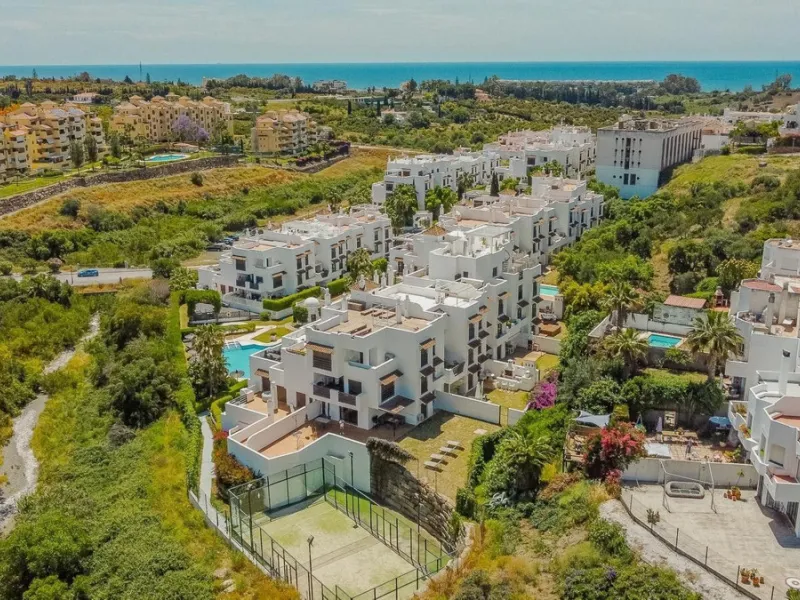 Apartment - Ground Floor Apartment в продаже в Estepona, Málaga. В доме 2 спален и 2 ванных комнат. Площадь дома 99 м²