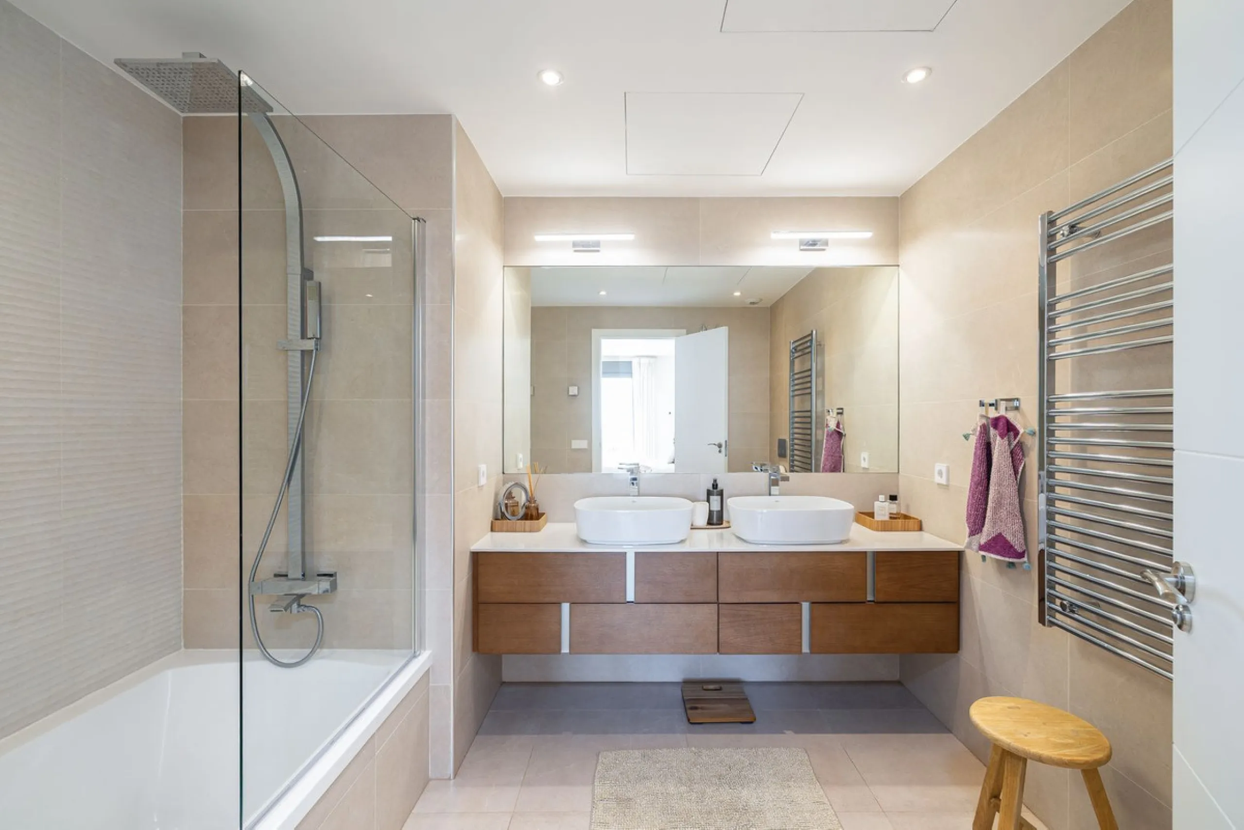 This stylish penthouse is located in a well-maintained and highly desirable residential community, offering a perfect combination of comfort, views, and lifestyle. The property features a built area of 102 m² and includes two spacious bedrooms and two mod