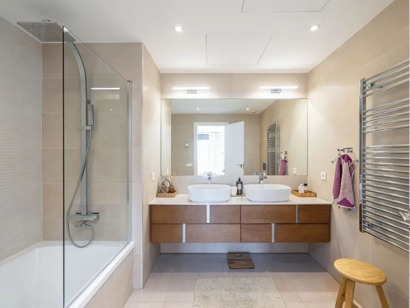 This stylish penthouse is located in a well-maintained and highly desirable residential community, offering a perfect combination of comfort, views, and lifestyle. The property features a built area of 102 m² and includes two spacious bedrooms and two mod