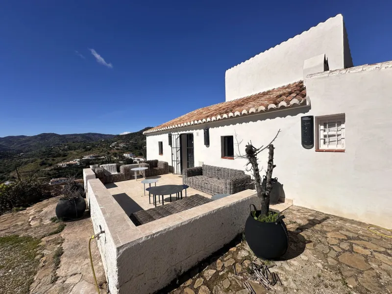House - Finca - Cortijo в продаже в Comares, Málaga. В доме 3 спален и 1 ванных комнат. Площадь дома 123 м². Площадь участка 3926 м²