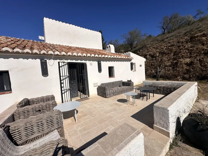 House - Finca - Cortijo в продаже в Comares, Málaga. В доме 3 спален и 1 ванных комнат. Площадь дома 123 м². Площадь участка 3926 м²