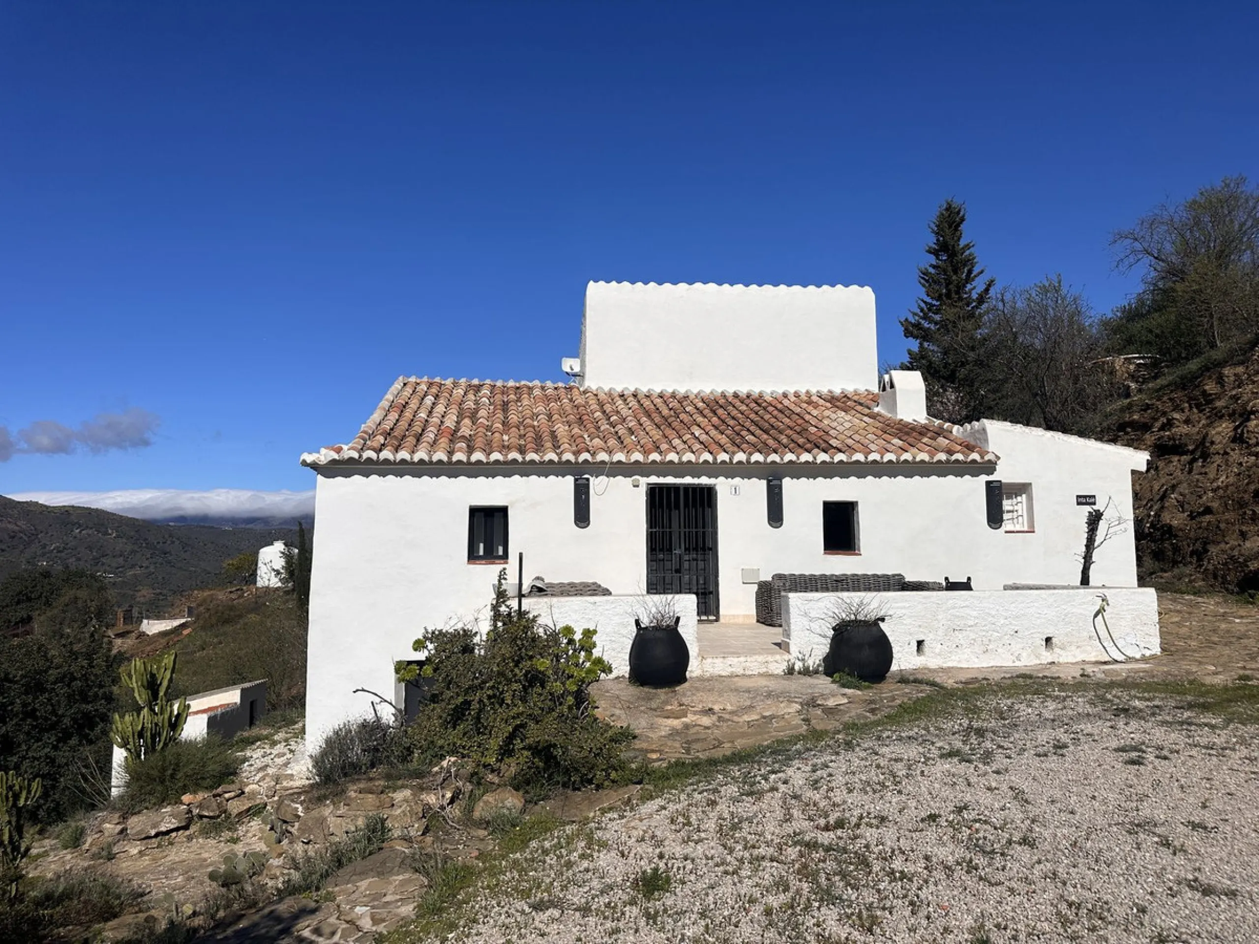House - Finca - Cortijo в продаже в Comares, Málaga. В доме 3 спален и 1 ванных комнат. Площадь дома 123 м². Площадь участка 3926 м²