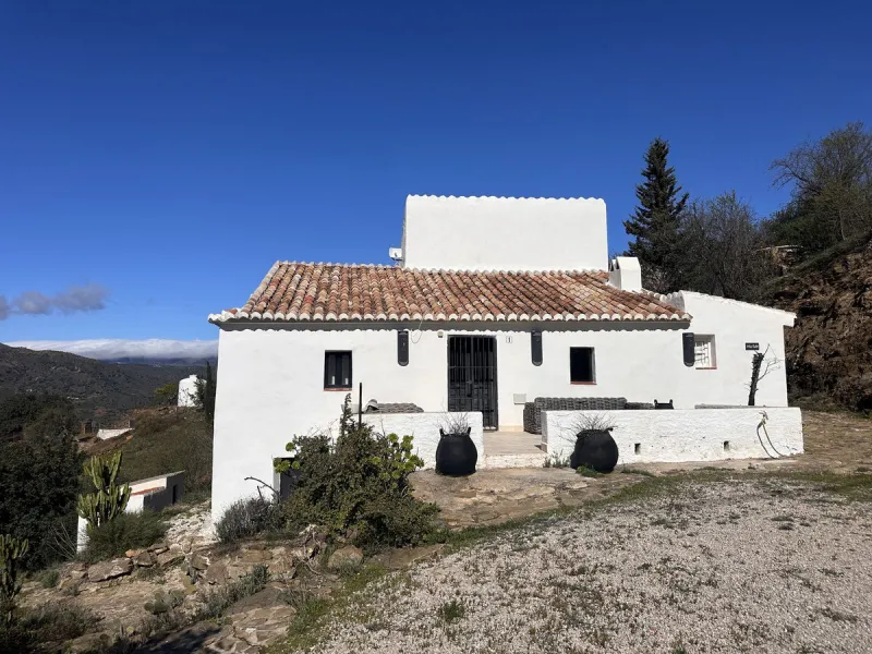 House - Finca - Cortijo в продаже в Comares, Málaga. В доме 3 спален и 1 ванных комнат. Площадь дома 123 м². Площадь участка 3926 м²
