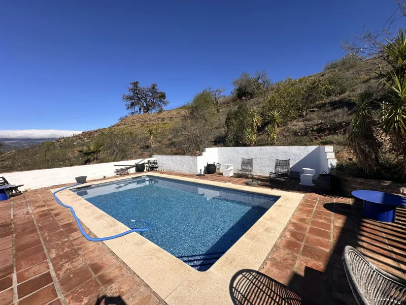 House - Finca - Cortijo в продаже в Comares, Málaga. В доме 3 спален и 1 ванных комнат. Площадь дома 123 м². Площадь участка 3926 м²