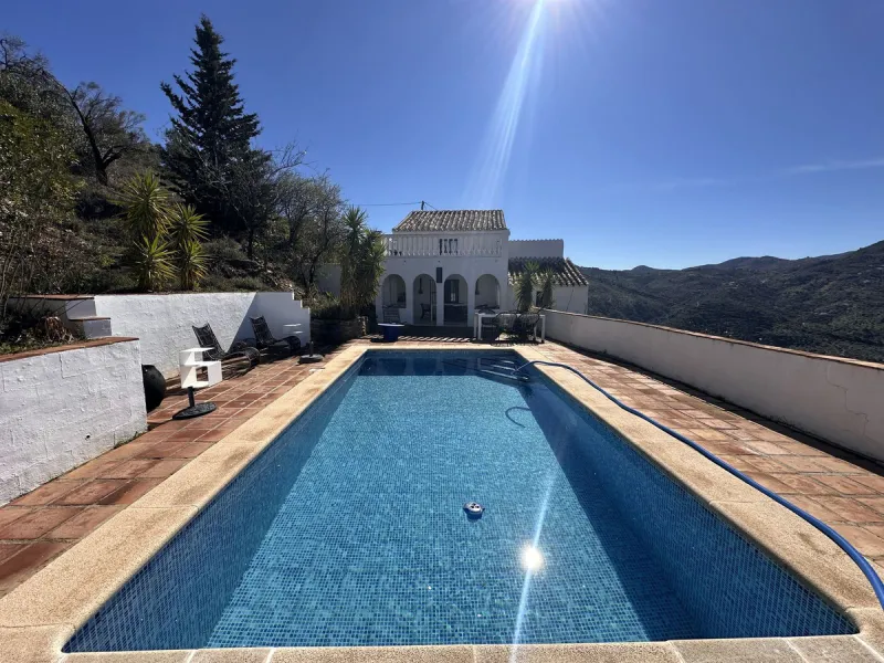 House - Finca - Cortijo в продаже в Comares, Málaga. В доме 3 спален и 1 ванных комнат. Площадь дома 123 м². Площадь участка 3926 м²