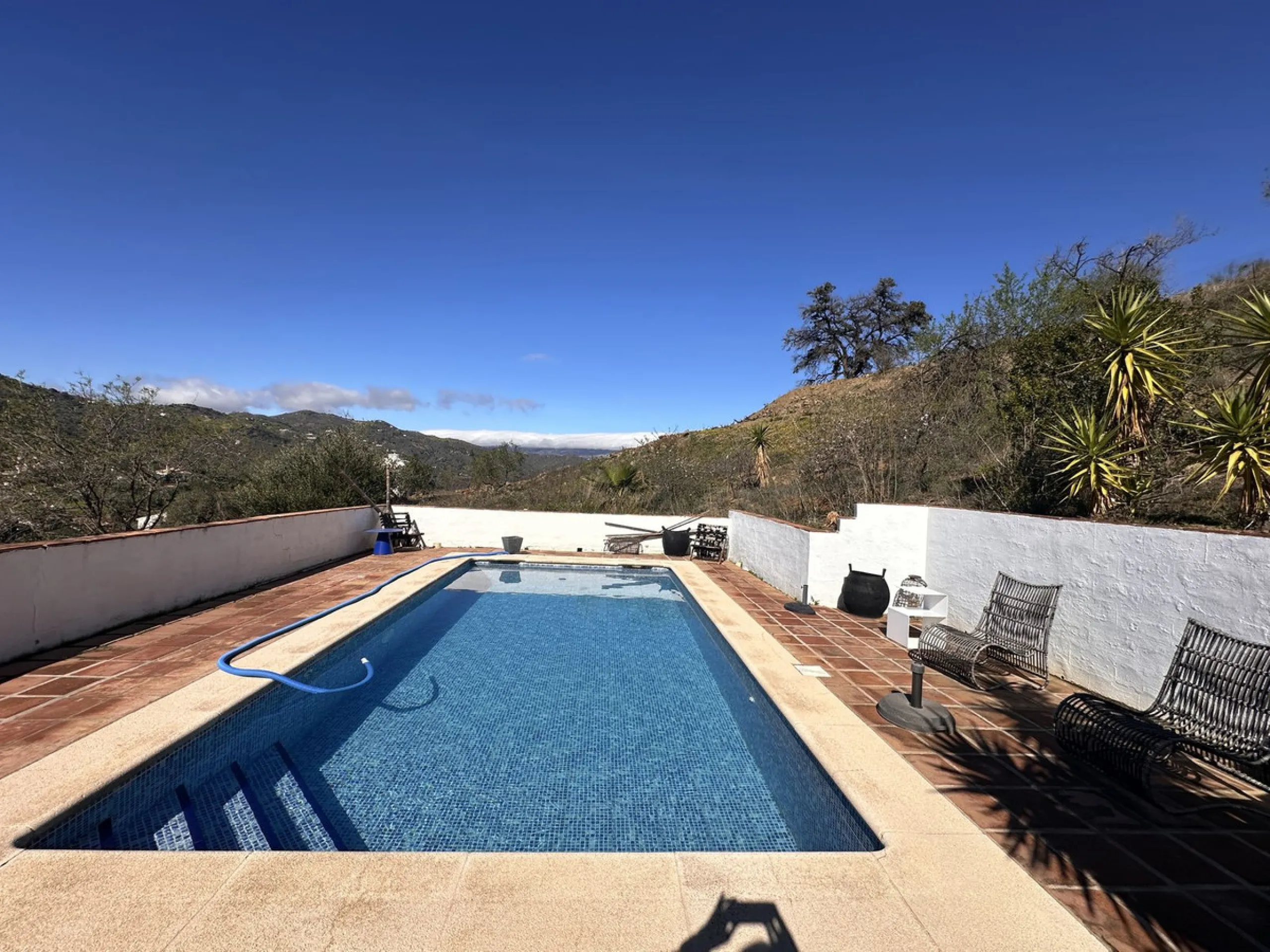 House - Finca - Cortijo в продаже в Comares, Málaga. В доме 3 спален и 1 ванных комнат. Площадь дома 123 м². Площадь участка 3926 м²