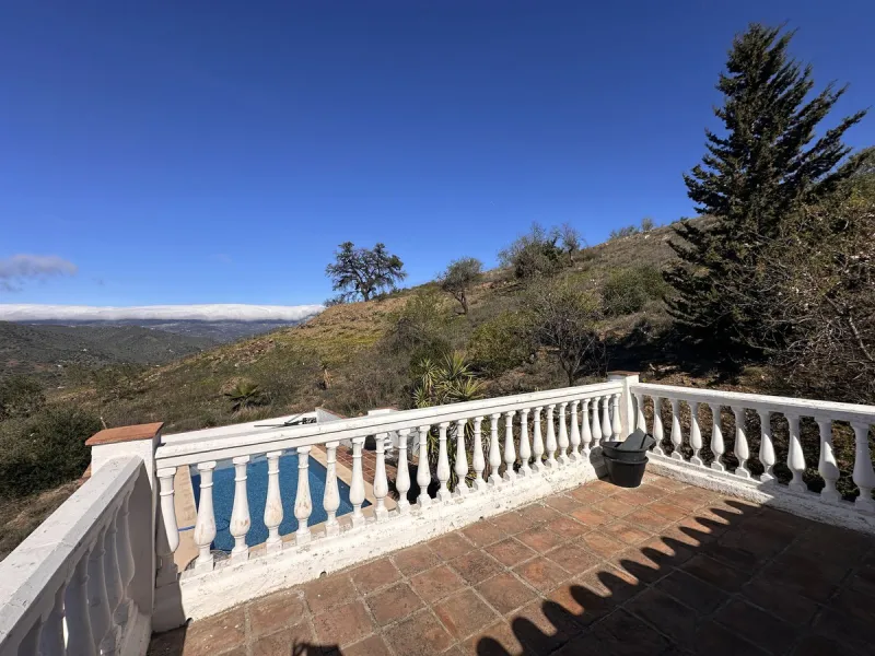 House - Finca - Cortijo в продаже в Comares, Málaga. В доме 3 спален и 1 ванных комнат. Площадь дома 123 м². Площадь участка 3926 м²