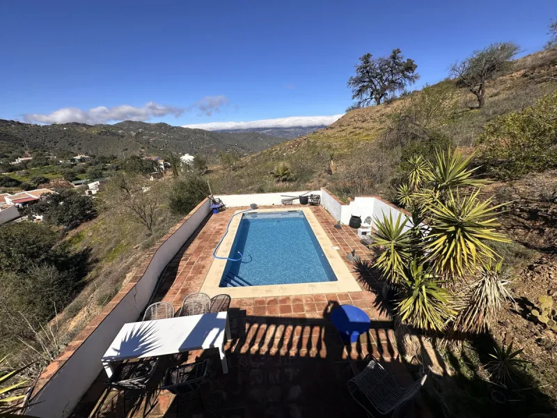 House - Finca - Cortijo в продаже в Comares, Málaga. В доме 3 спален и 1 ванных комнат. Площадь дома 123 м². Площадь участка 3926 м²