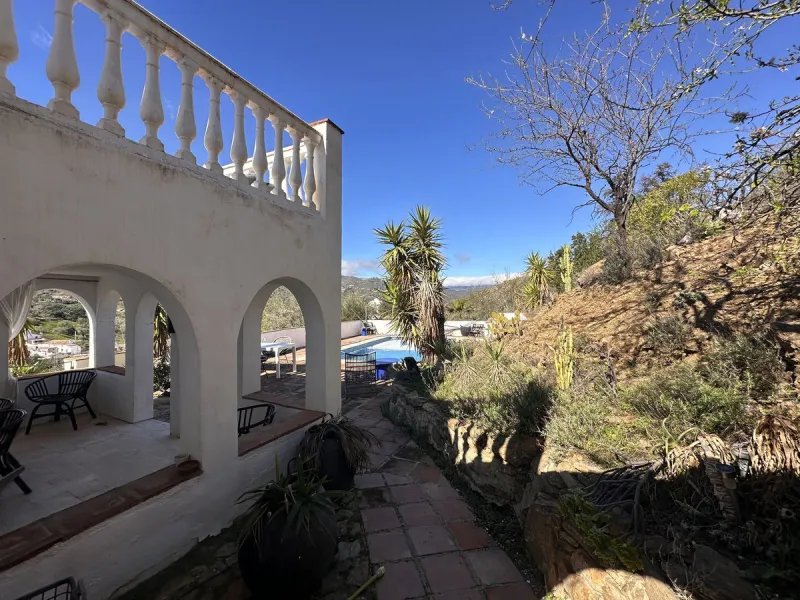House - Finca - Cortijo в продаже в Comares, Málaga. В доме 3 спален и 1 ванных комнат. Площадь дома 123 м². Площадь участка 3926 м²