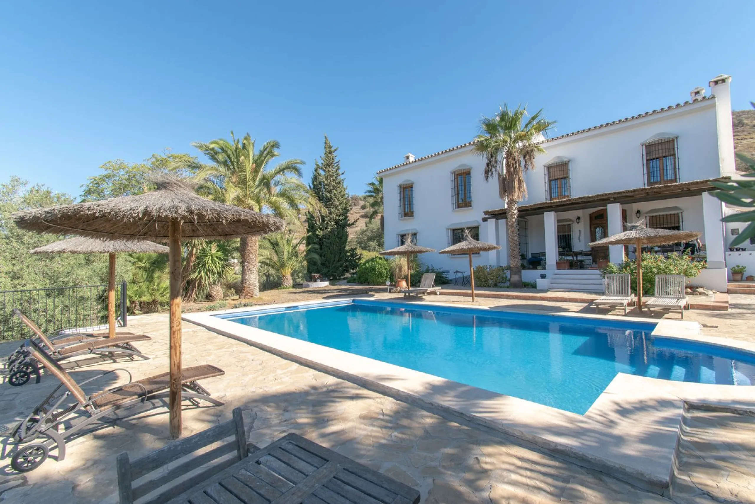 This exclusive Finca running as a successful Bed & Breakfast and rated 9 stars on booking is located in Alora and offers full privacy and spectacular open views of the countryside.