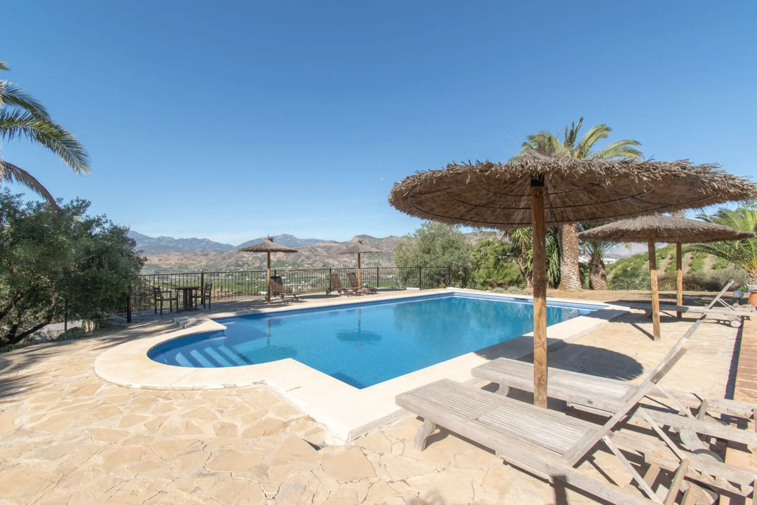 This exclusive Finca running as a successful Bed & Breakfast and rated 9 stars on booking is located in Alora and offers full privacy and spectacular open views of the countryside.