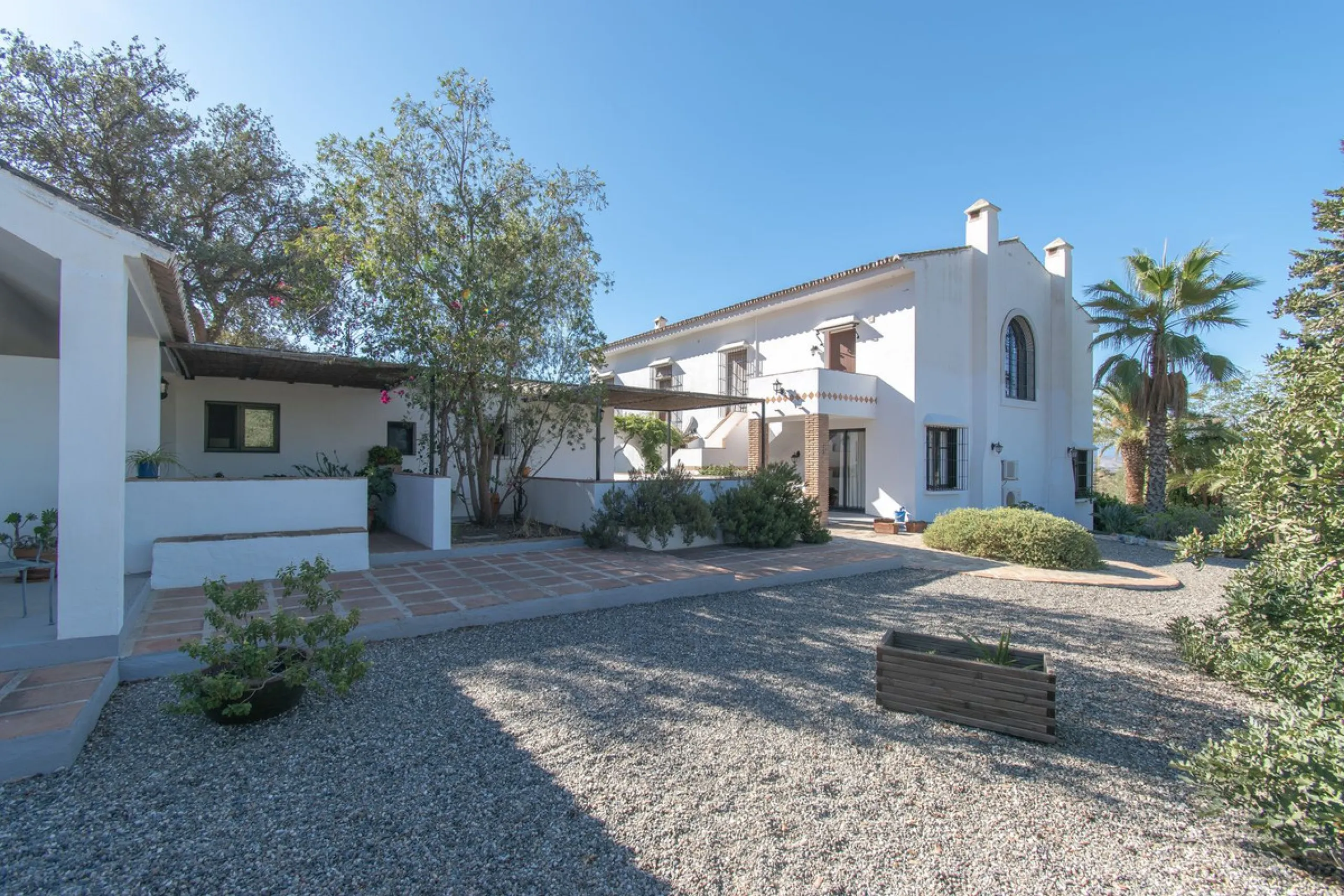 This exclusive Finca running as a successful Bed & Breakfast and rated 9 stars on booking is located in Alora and offers full privacy and spectacular open views of the countryside.