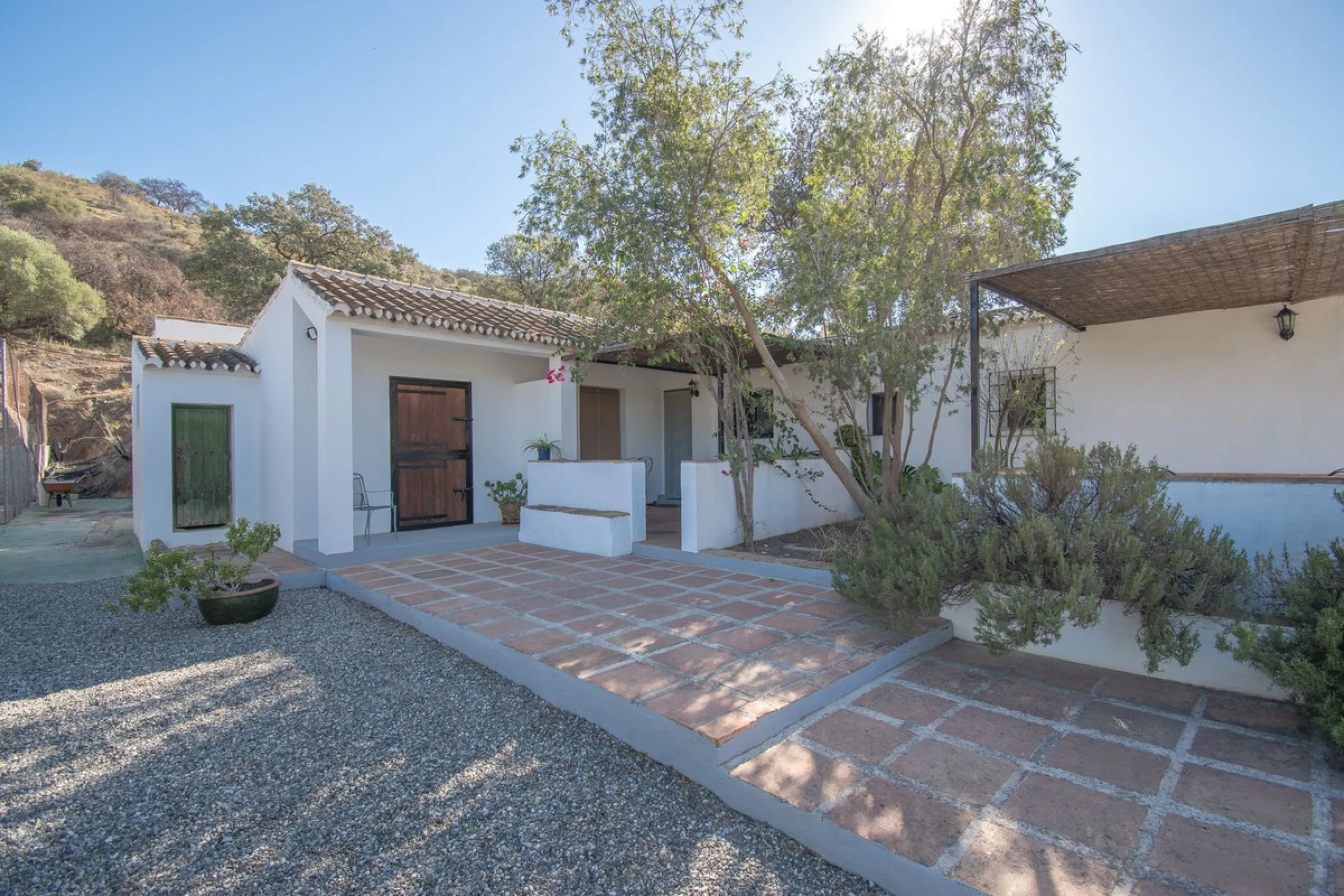 This exclusive Finca running as a successful Bed & Breakfast and rated 9 stars on booking is located in Alora and offers full privacy and spectacular open views of the countryside.