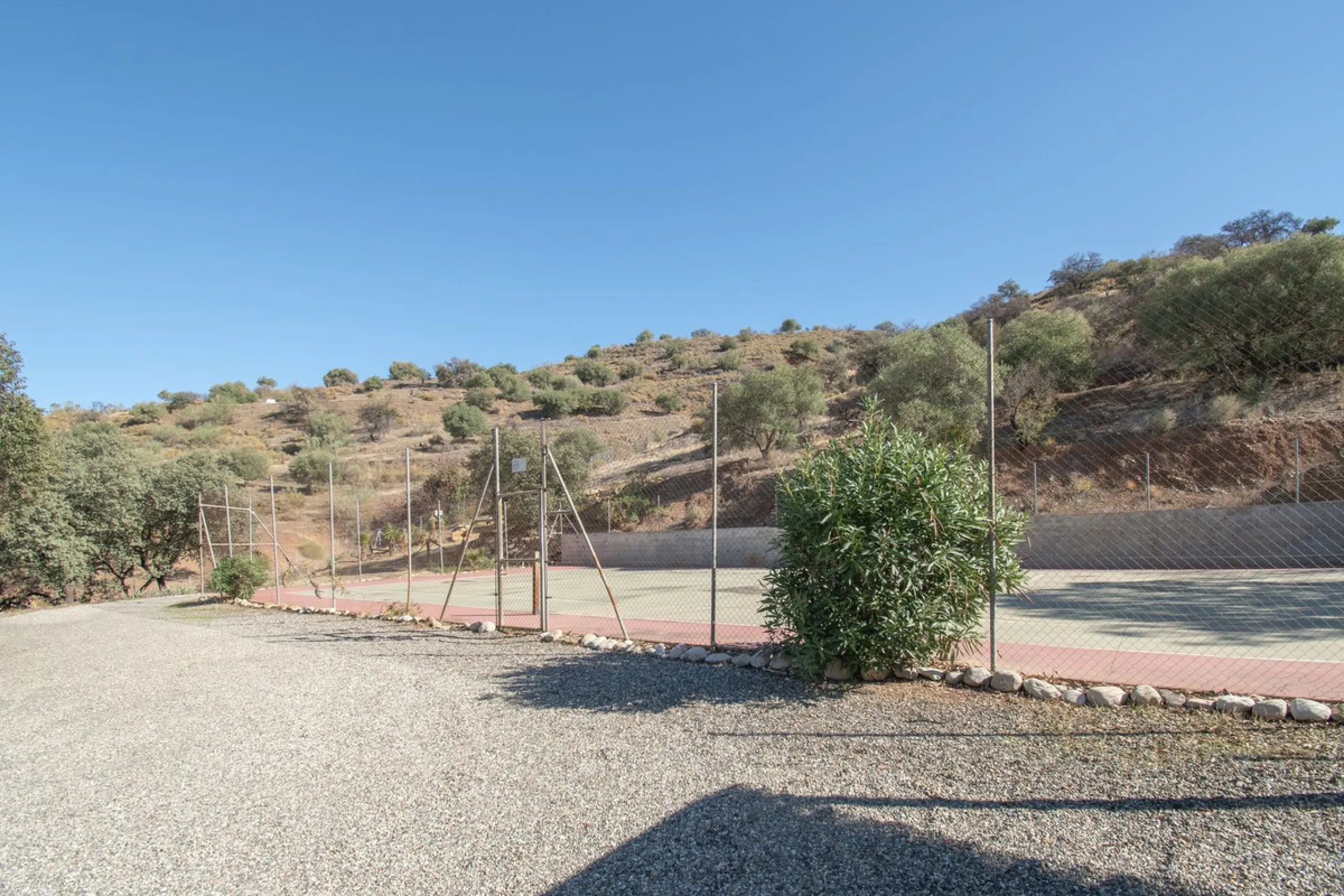 This exclusive Finca running as a successful Bed & Breakfast and rated 9 stars on booking is located in Alora and offers full privacy and spectacular open views of the countryside.