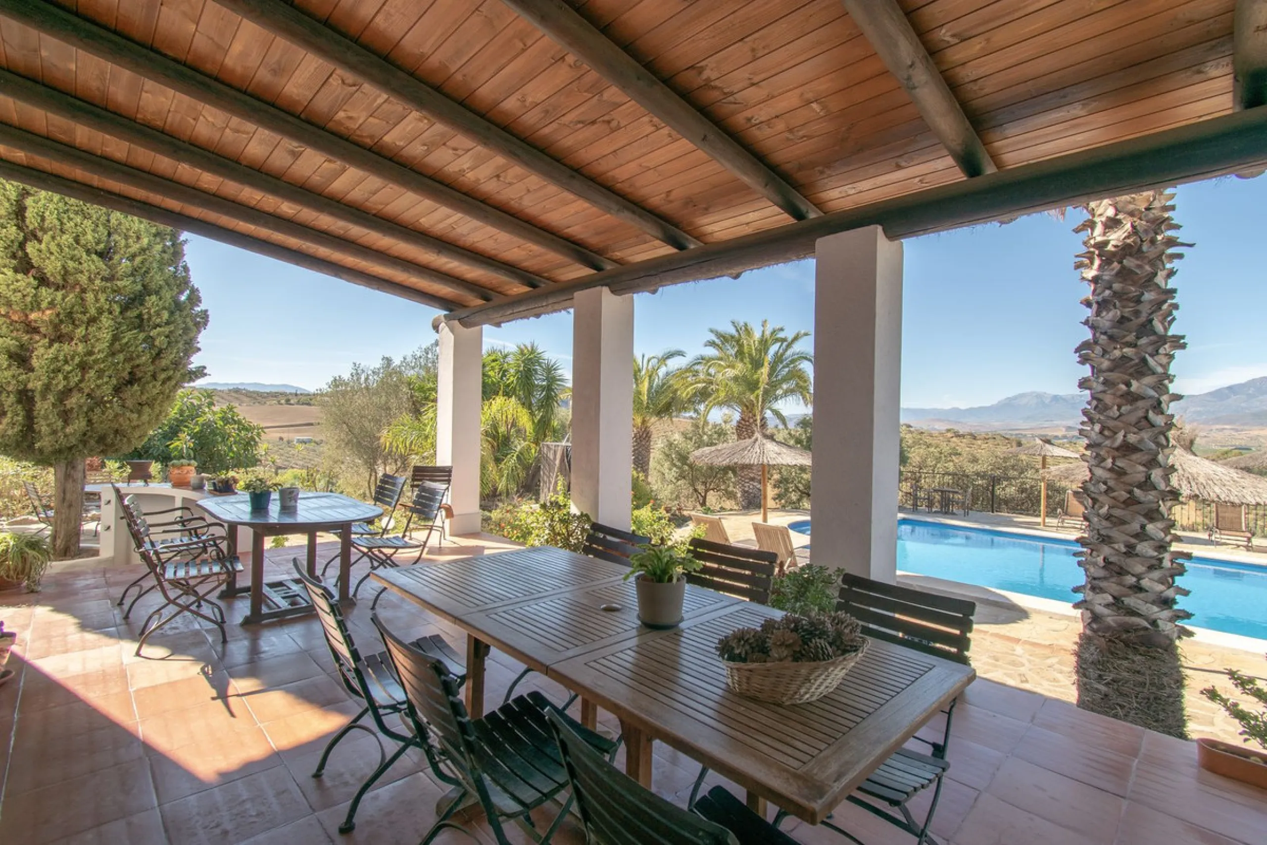 This exclusive Finca running as a successful Bed & Breakfast and rated 9 stars on booking is located in Alora and offers full privacy and spectacular open views of the countryside.