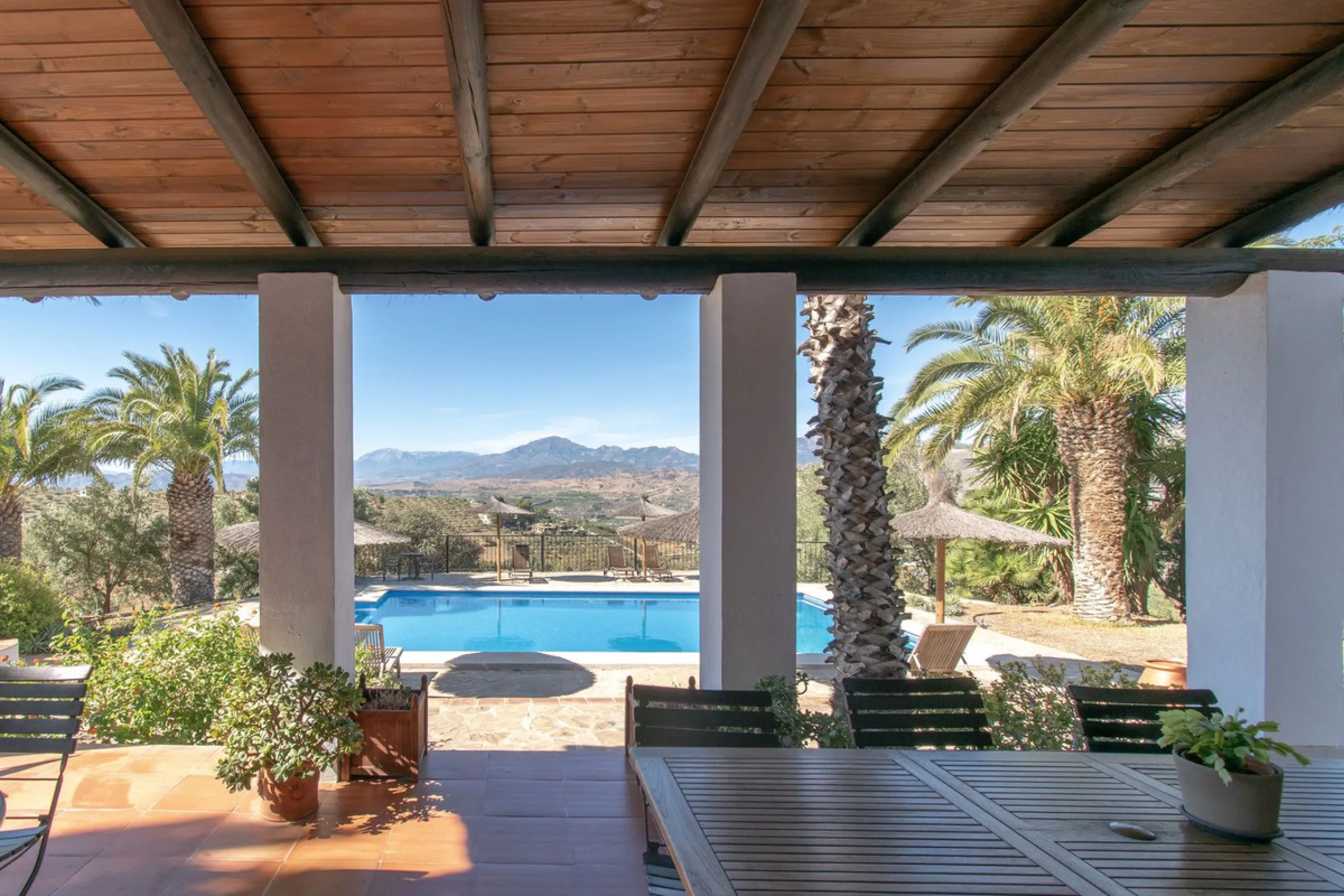 This exclusive Finca running as a successful Bed & Breakfast and rated 9 stars on booking is located in Alora and offers full privacy and spectacular open views of the countryside.