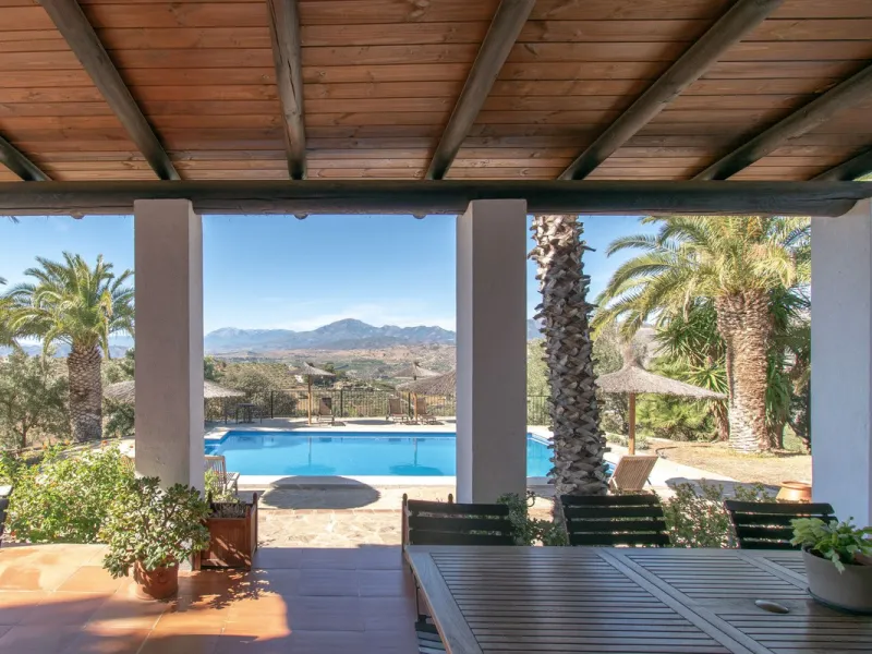This exclusive Finca running as a successful Bed & Breakfast and rated 9 stars on booking is located in Alora and offers full privacy and spectacular open views of the countryside.