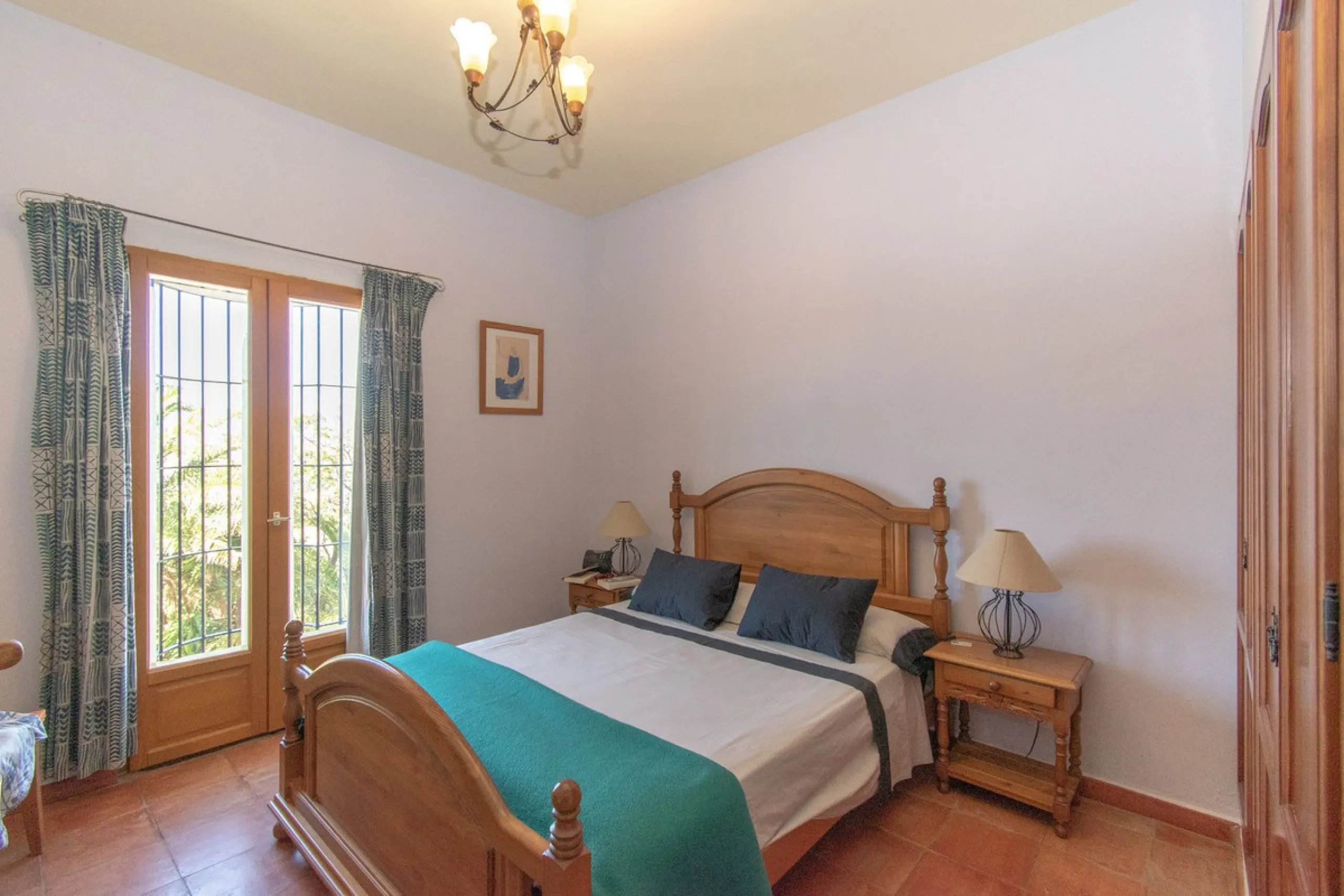 This exclusive Finca running as a successful Bed & Breakfast and rated 9 stars on booking is located in Alora and offers full privacy and spectacular open views of the countryside.
