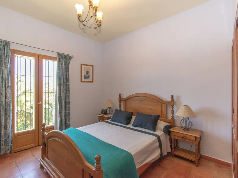 This exclusive Finca running as a successful Bed & Breakfast and rated 9 stars on booking is located in Alora and offers full privacy and spectacular open views of the countryside.