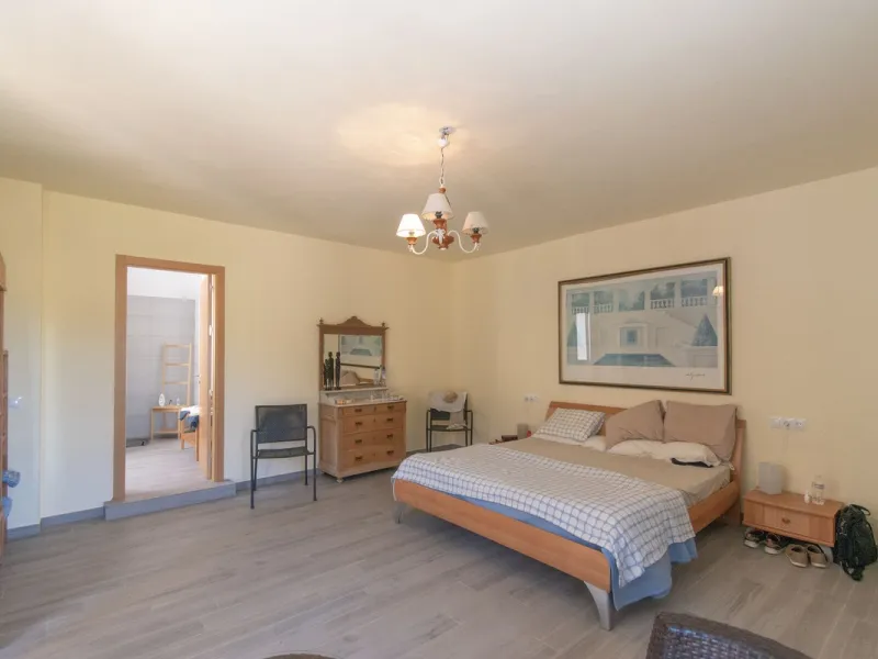 This exclusive Finca running as a successful Bed & Breakfast and rated 9 stars on booking is located in Alora and offers full privacy and spectacular open views of the countryside.