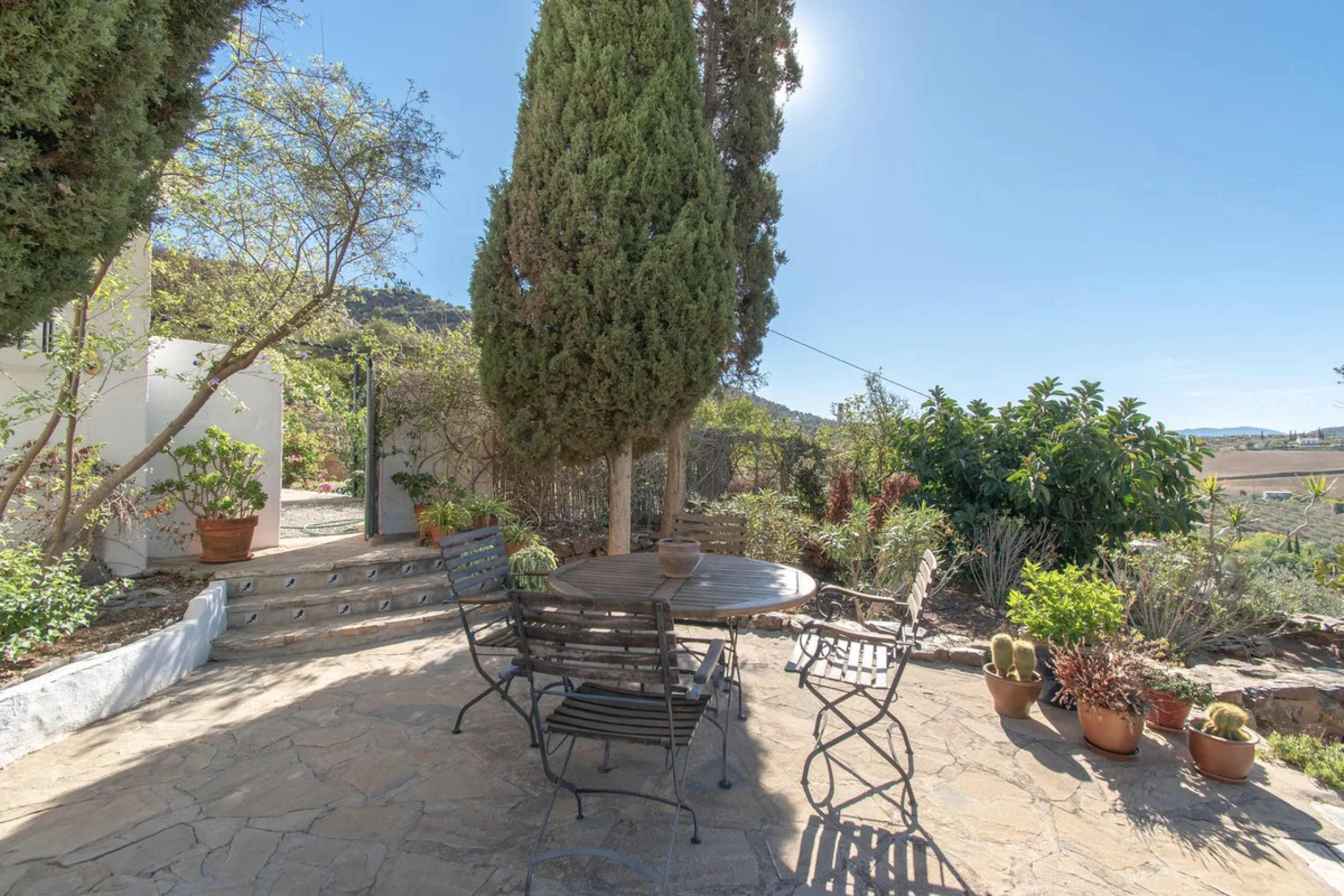 This exclusive Finca running as a successful Bed & Breakfast and rated 9 stars on booking is located in Alora and offers full privacy and spectacular open views of the countryside.
