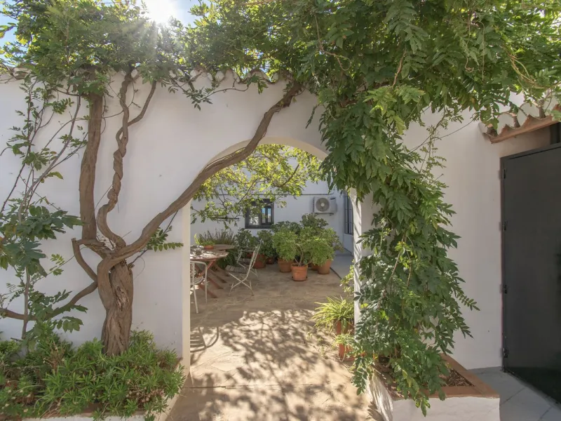 This exclusive Finca running as a successful Bed & Breakfast and rated 9 stars on booking is located in Alora and offers full privacy and spectacular open views of the countryside.