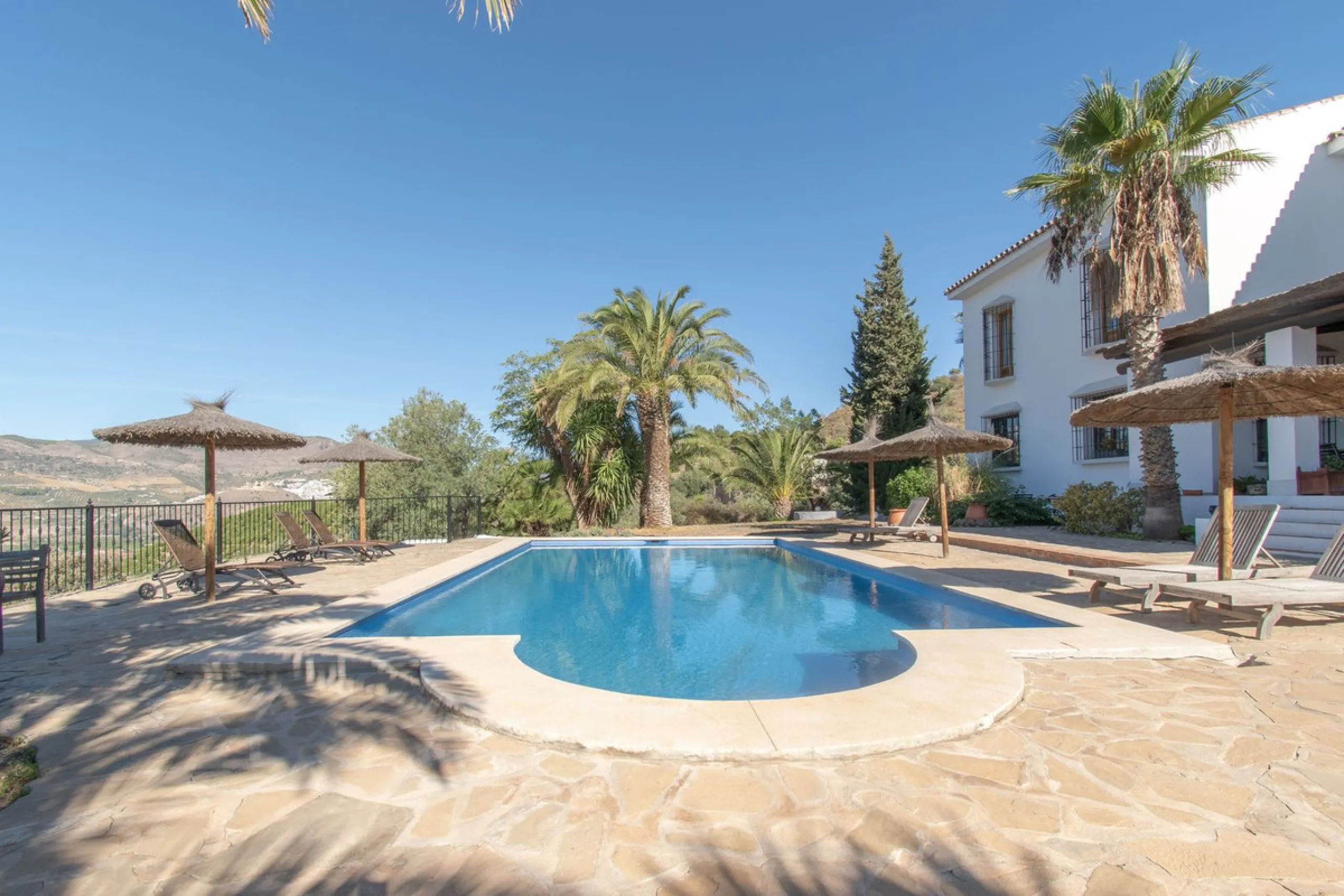 This exclusive Finca running as a successful Bed & Breakfast and rated 9 stars on booking is located in Alora and offers full privacy and spectacular open views of the countryside.