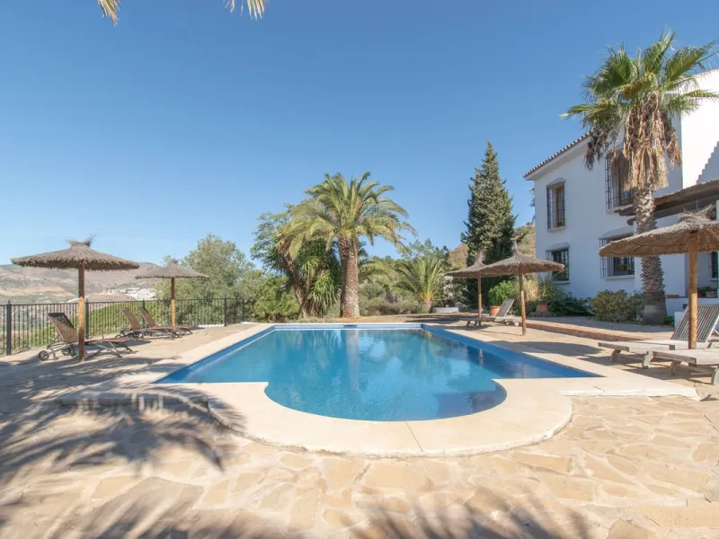 This exclusive Finca running as a successful Bed & Breakfast and rated 9 stars on booking is located in Alora and offers full privacy and spectacular open views of the countryside.