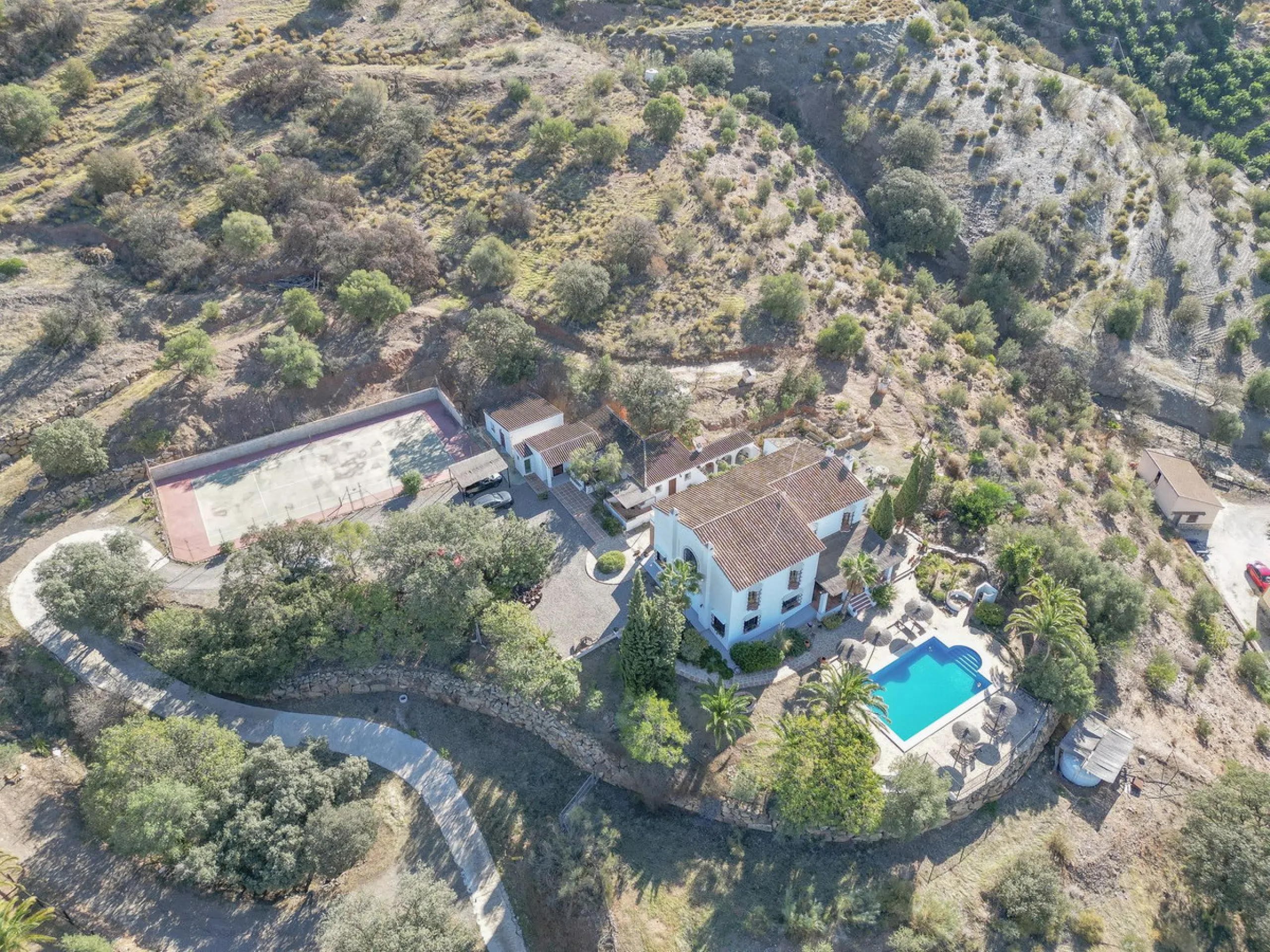 This exclusive Finca running as a successful Bed & Breakfast and rated 9 stars on booking is located in Alora and offers full privacy and spectacular open views of the countryside.