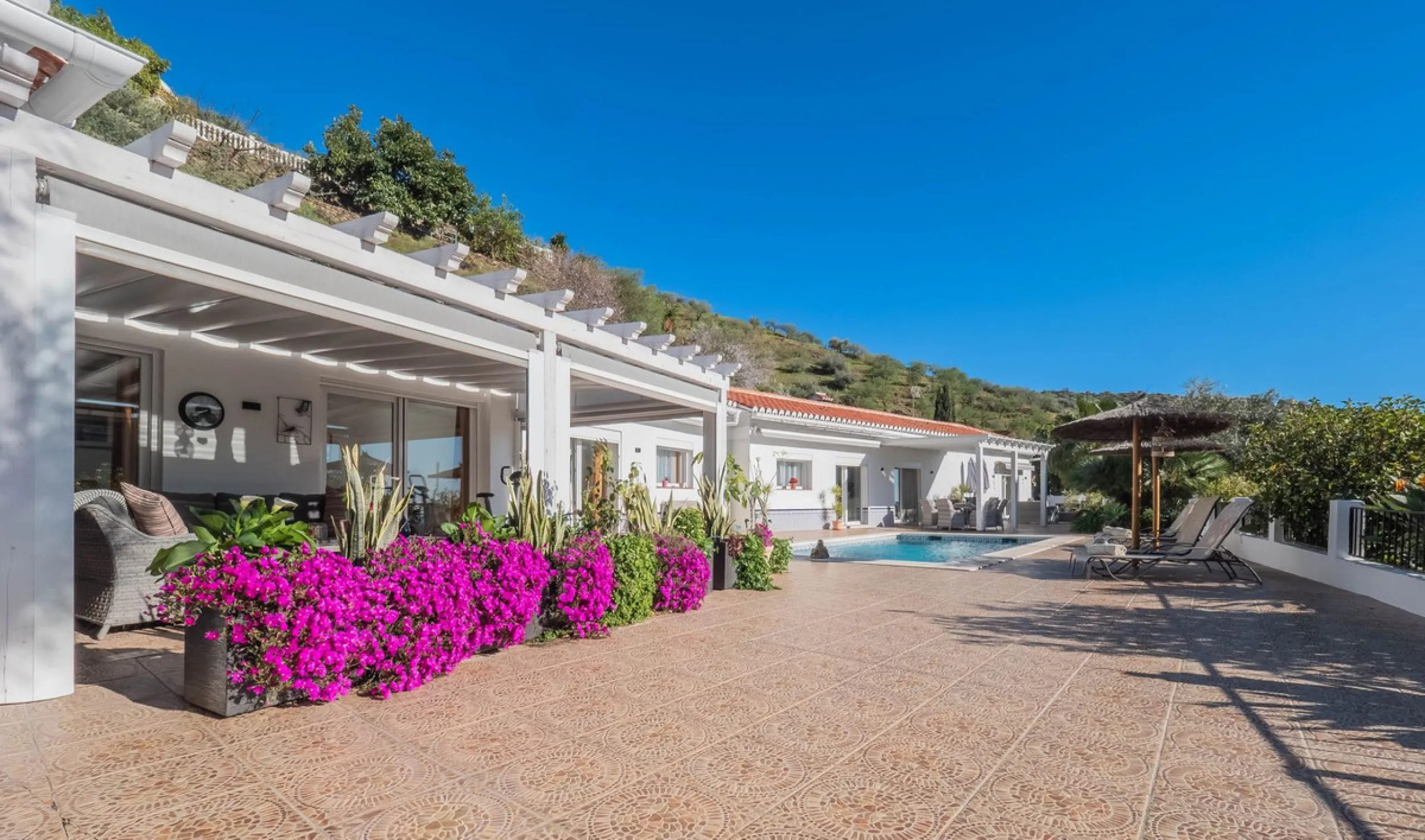 House - Detached Villa в продаже в Vélez-Málaga, Málaga. В доме 5 спален и 2 ванных комнат. Площадь дома 199 м². Площадь участка 5161 м²