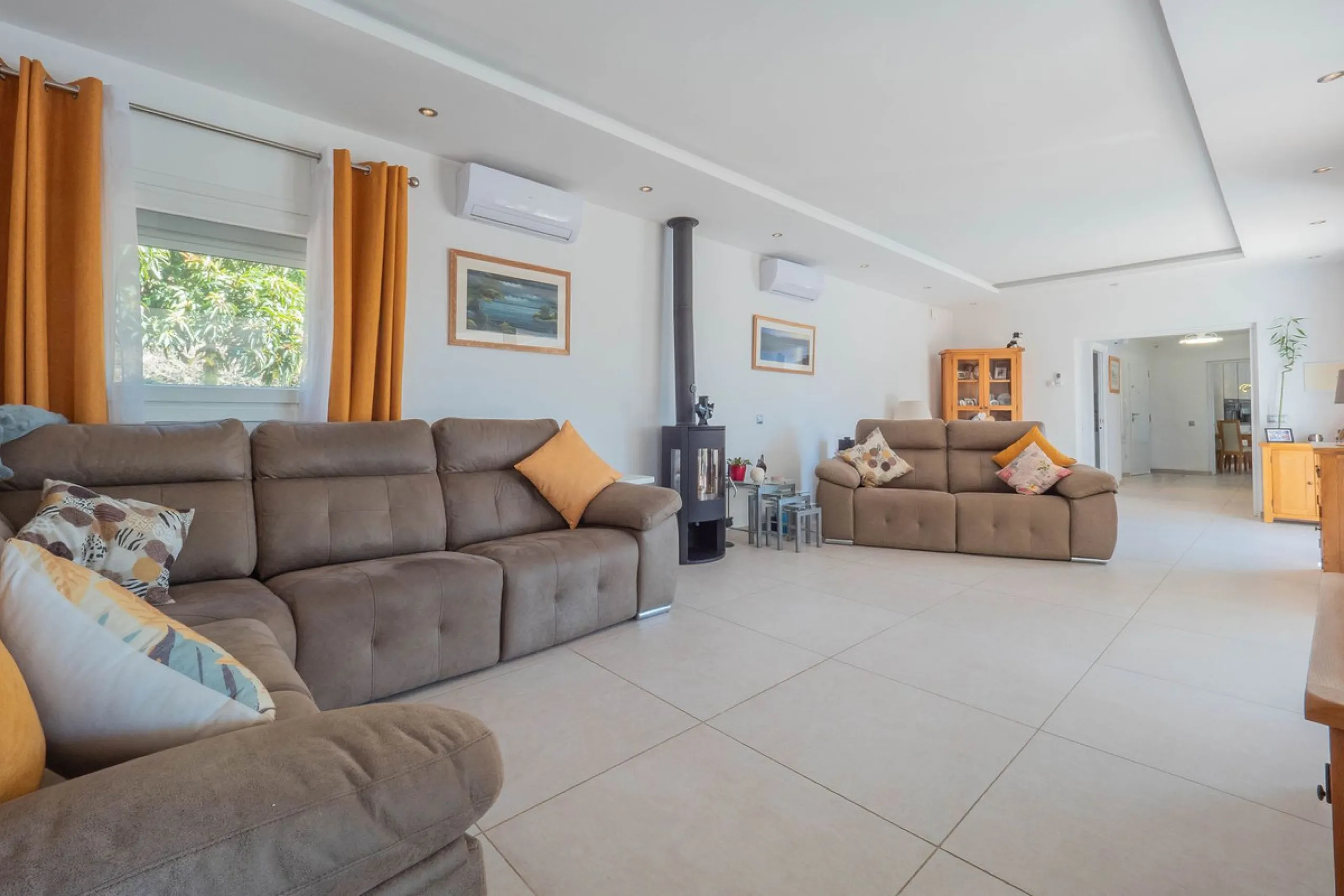 House - Detached Villa в продаже в Vélez-Málaga, Málaga. В доме 5 спален и 2 ванных комнат. Площадь дома 199 м². Площадь участка 5161 м²