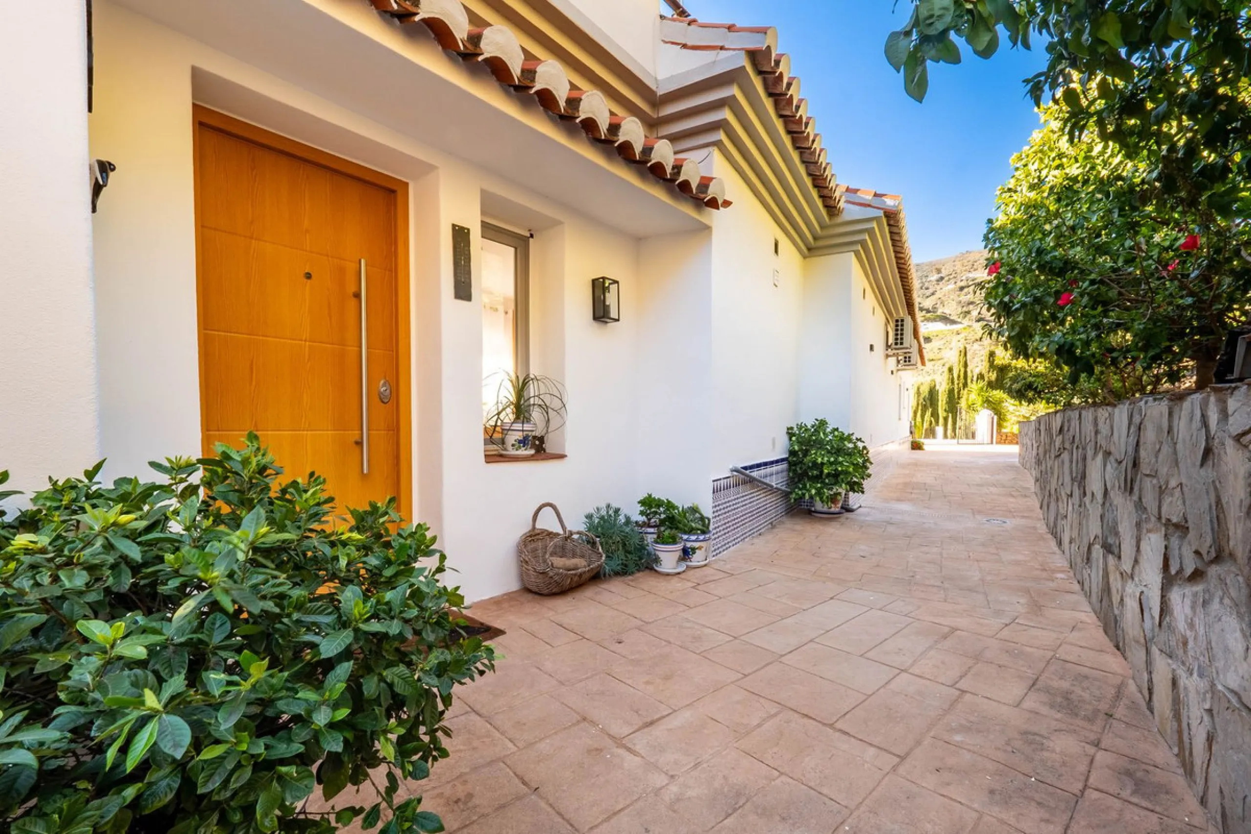 House - Detached Villa в продаже в Vélez-Málaga, Málaga. В доме 5 спален и 2 ванных комнат. Площадь дома 199 м². Площадь участка 5161 м²