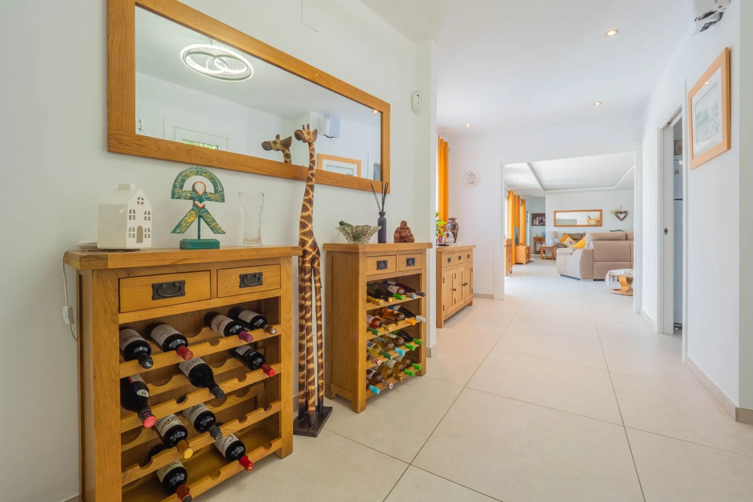 House - Detached Villa в продаже в Vélez-Málaga, Málaga. В доме 5 спален и 2 ванных комнат. Площадь дома 199 м². Площадь участка 5161 м²