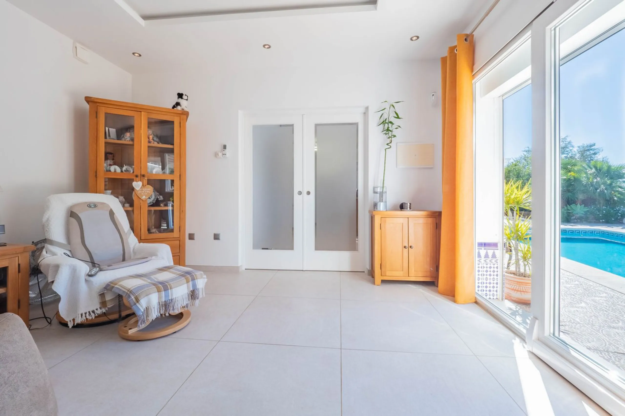 House - Detached Villa в продаже в Vélez-Málaga, Málaga. В доме 5 спален и 2 ванных комнат. Площадь дома 199 м². Площадь участка 5161 м²