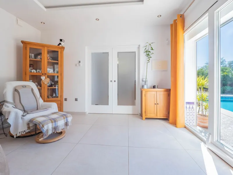House - Detached Villa в продаже в Vélez-Málaga, Málaga. В доме 5 спален и 2 ванных комнат. Площадь дома 199 м². Площадь участка 5161 м²