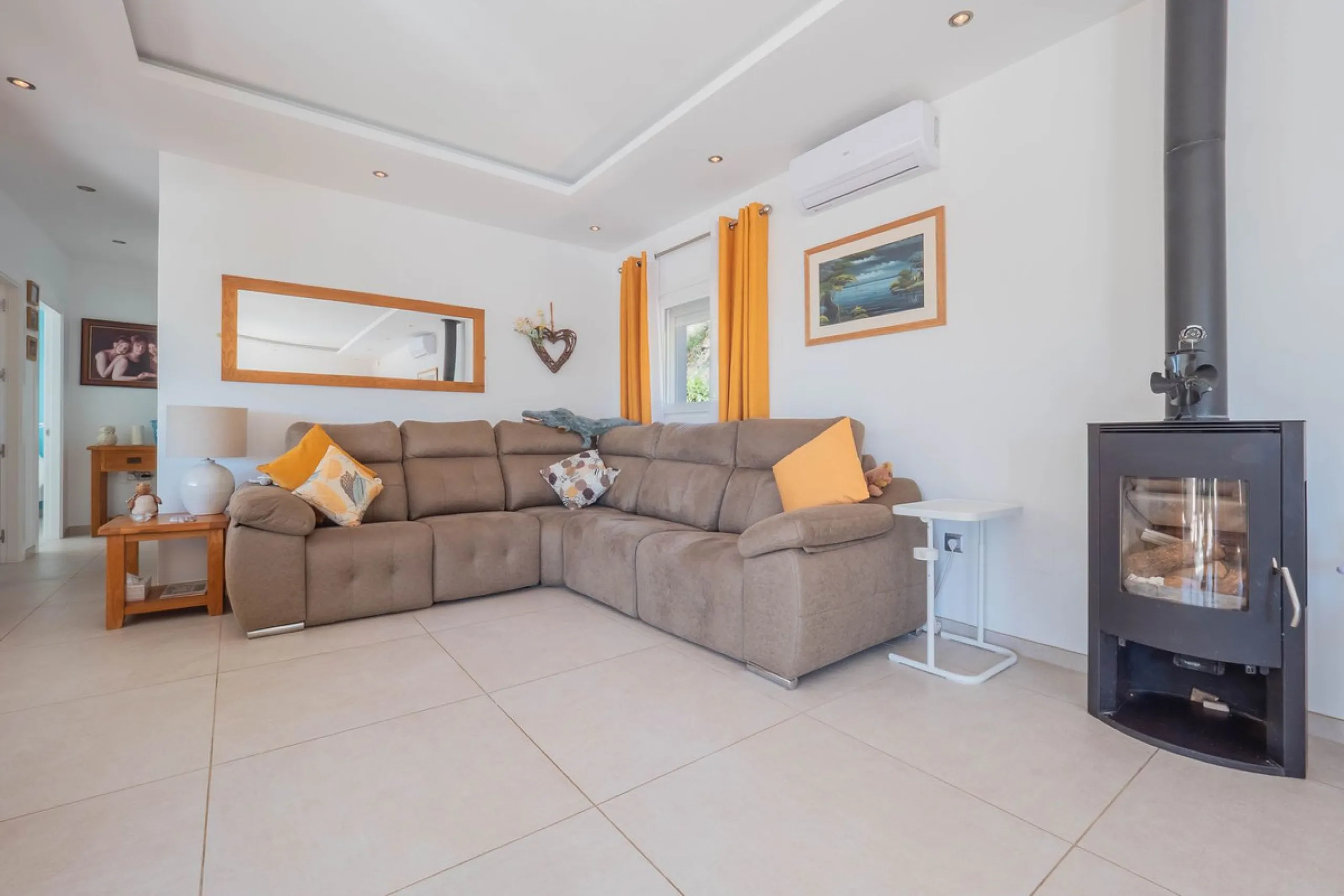 House - Detached Villa в продаже в Vélez-Málaga, Málaga. В доме 5 спален и 2 ванных комнат. Площадь дома 199 м². Площадь участка 5161 м²