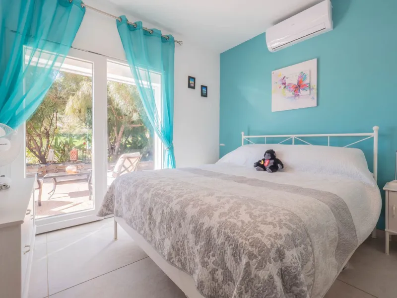 House - Detached Villa в продаже в Vélez-Málaga, Málaga. В доме 5 спален и 2 ванных комнат. Площадь дома 199 м². Площадь участка 5161 м²
