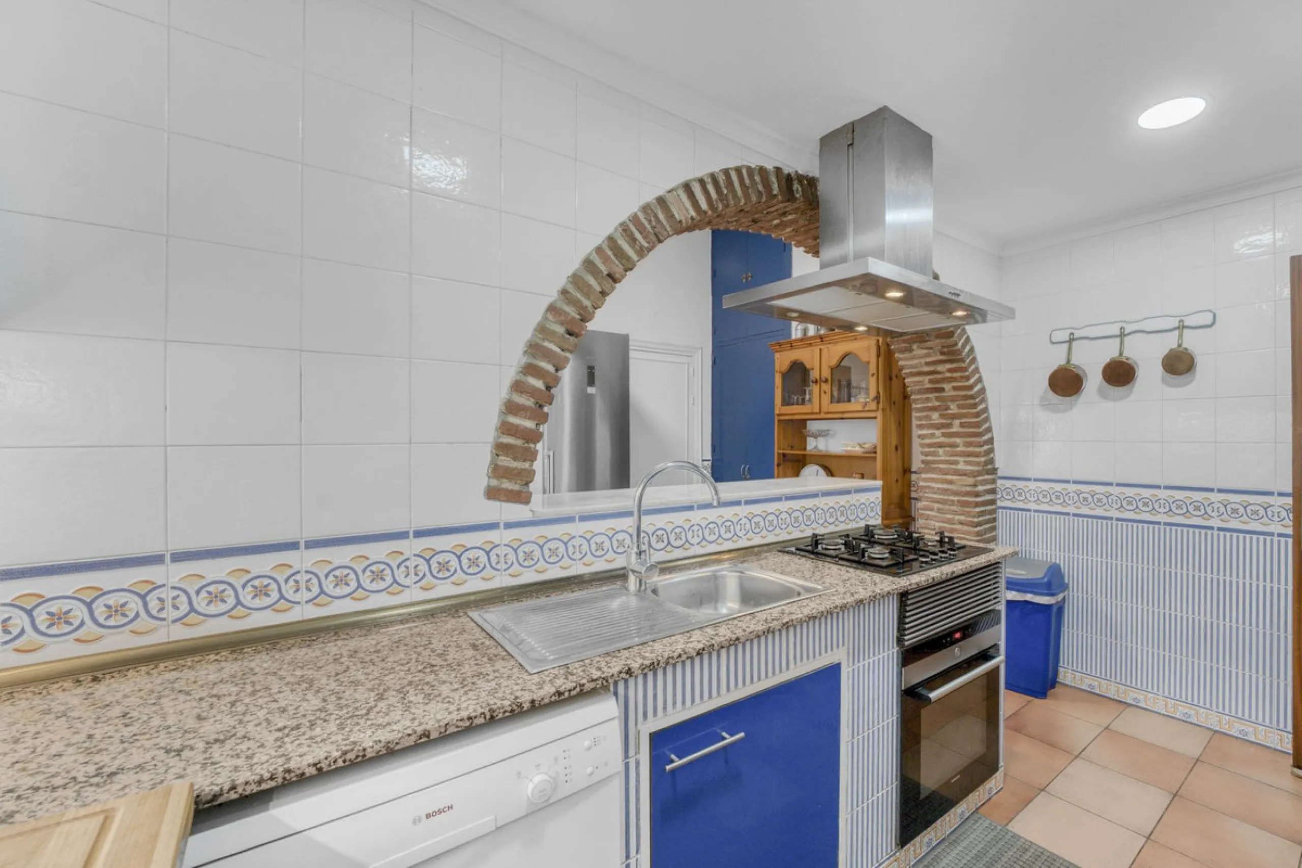 Diese beeindruckende Villa mit Aussicht – der ideale Rückzugsort für Ihre Familie