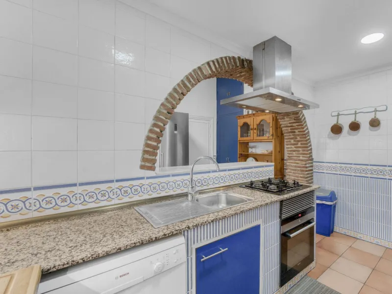 Diese beeindruckende Villa mit Aussicht – der ideale Rückzugsort für Ihre Familie