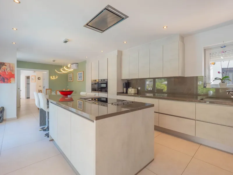 House - Detached Villa в продаже в Vélez-Málaga, Málaga. В доме 5 спален и 2 ванных комнат. Площадь дома 199 м². Площадь участка 5161 м²