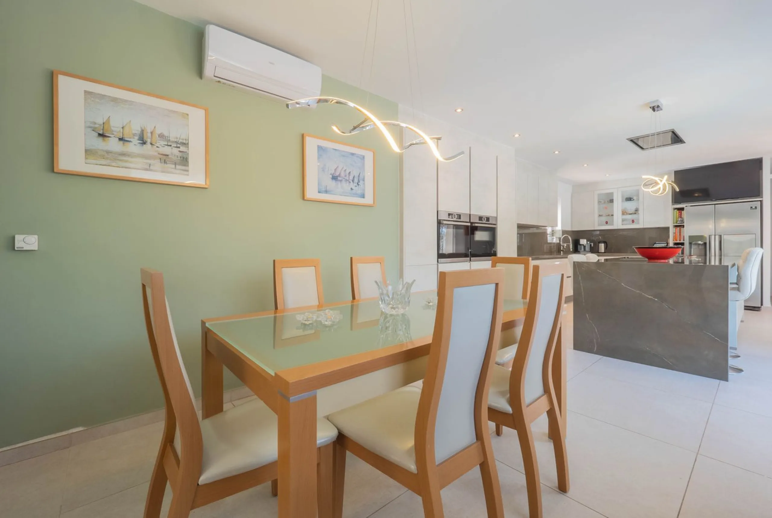 House - Detached Villa в продаже в Vélez-Málaga, Málaga. В доме 5 спален и 2 ванных комнат. Площадь дома 199 м². Площадь участка 5161 м²
