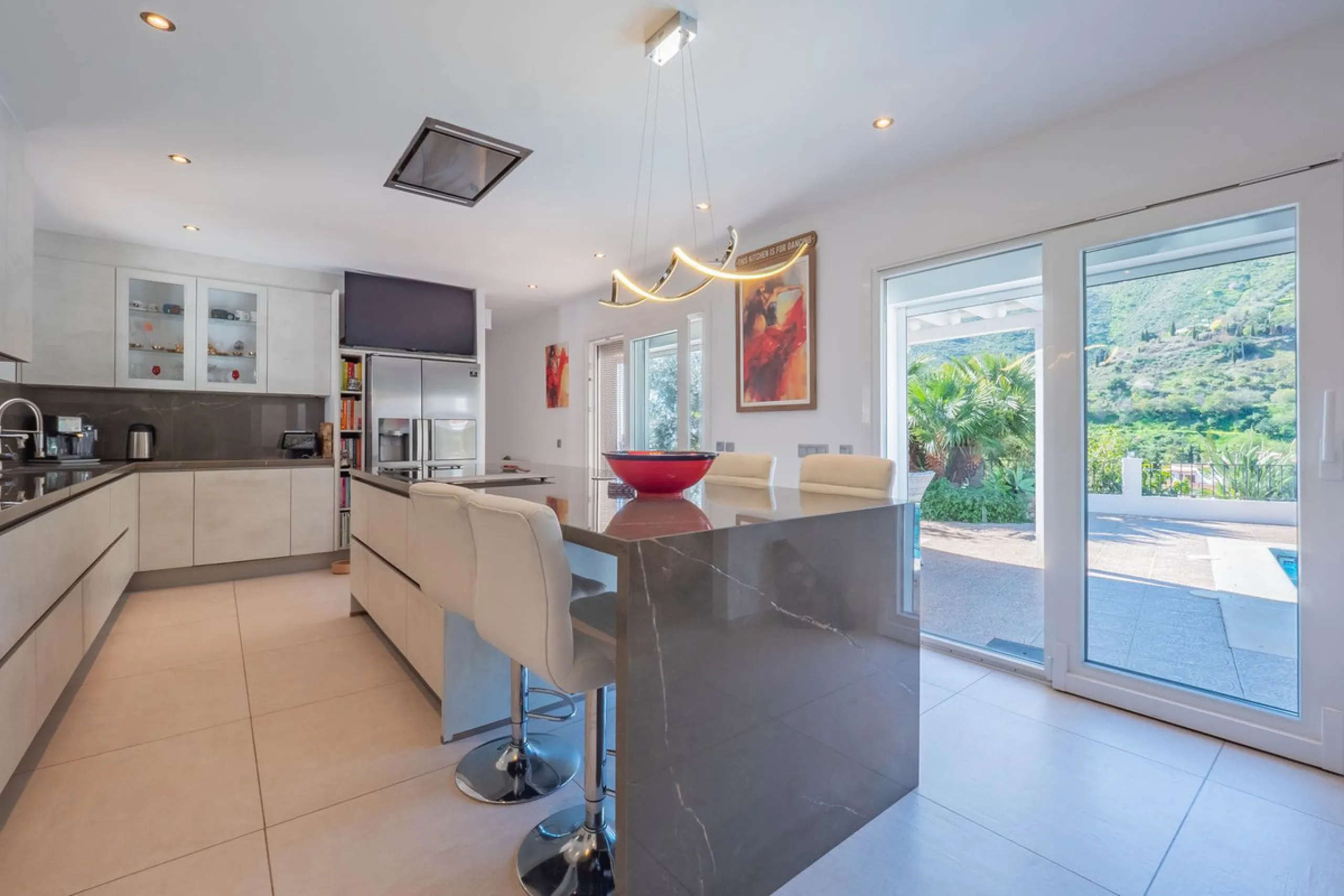House - Detached Villa в продаже в Vélez-Málaga, Málaga. В доме 5 спален и 2 ванных комнат. Площадь дома 199 м². Площадь участка 5161 м²