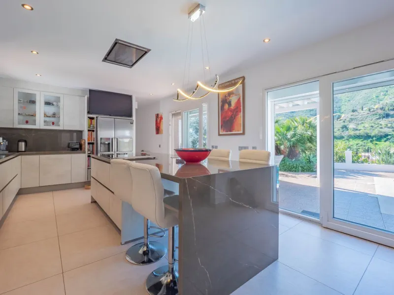 House - Detached Villa в продаже в Vélez-Málaga, Málaga. В доме 5 спален и 2 ванных комнат. Площадь дома 199 м². Площадь участка 5161 м²