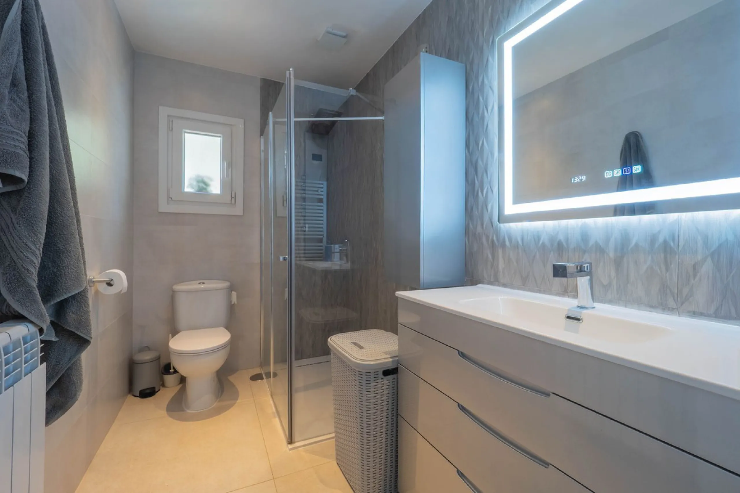 House - Detached Villa в продаже в Vélez-Málaga, Málaga. В доме 5 спален и 2 ванных комнат. Площадь дома 199 м². Площадь участка 5161 м²
