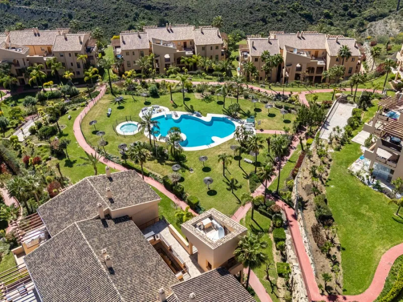 This stylish penthouse is located in a well-maintained and highly desirable residential community, offering a perfect combination of comfort, views, and lifestyle. The property features a built area of 102 m² and includes two spacious bedrooms and two mod