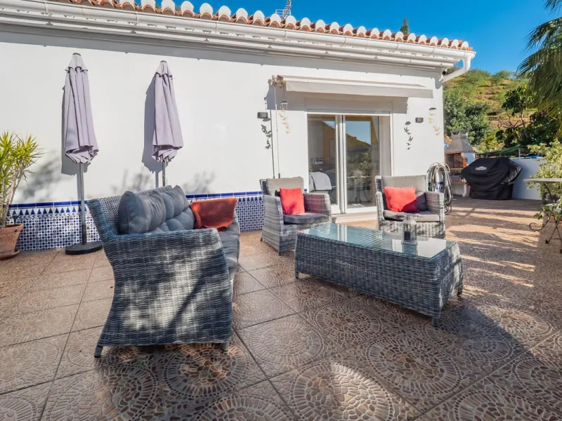 House - Detached Villa в продаже в Vélez-Málaga, Málaga. В доме 5 спален и 2 ванных комнат. Площадь дома 199 м². Площадь участка 5161 м²