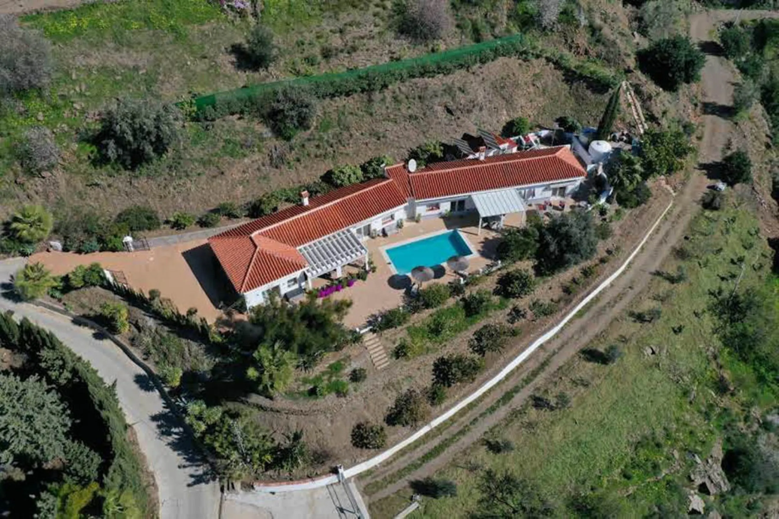 House - Detached Villa в продаже в Vélez-Málaga, Málaga. В доме 5 спален и 2 ванных комнат. Площадь дома 199 м². Площадь участка 5161 м²