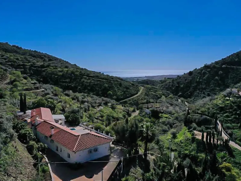 House - Detached Villa в продаже в Vélez-Málaga, Málaga. В доме 5 спален и 2 ванных комнат. Площадь дома 199 м². Площадь участка 5161 м²